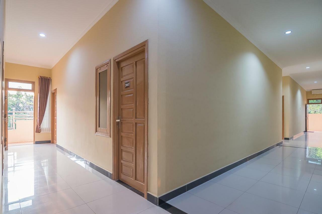 Reddoorz Plus Near Syamsudin Noor Airport 3 Banjarbaru Eksteriør bilde