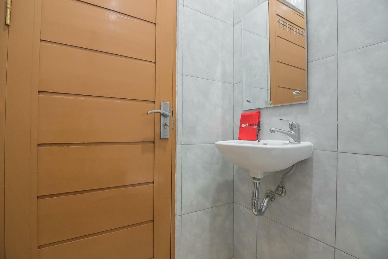 Reddoorz Plus Near Syamsudin Noor Airport 3 Banjarbaru Rom bilde